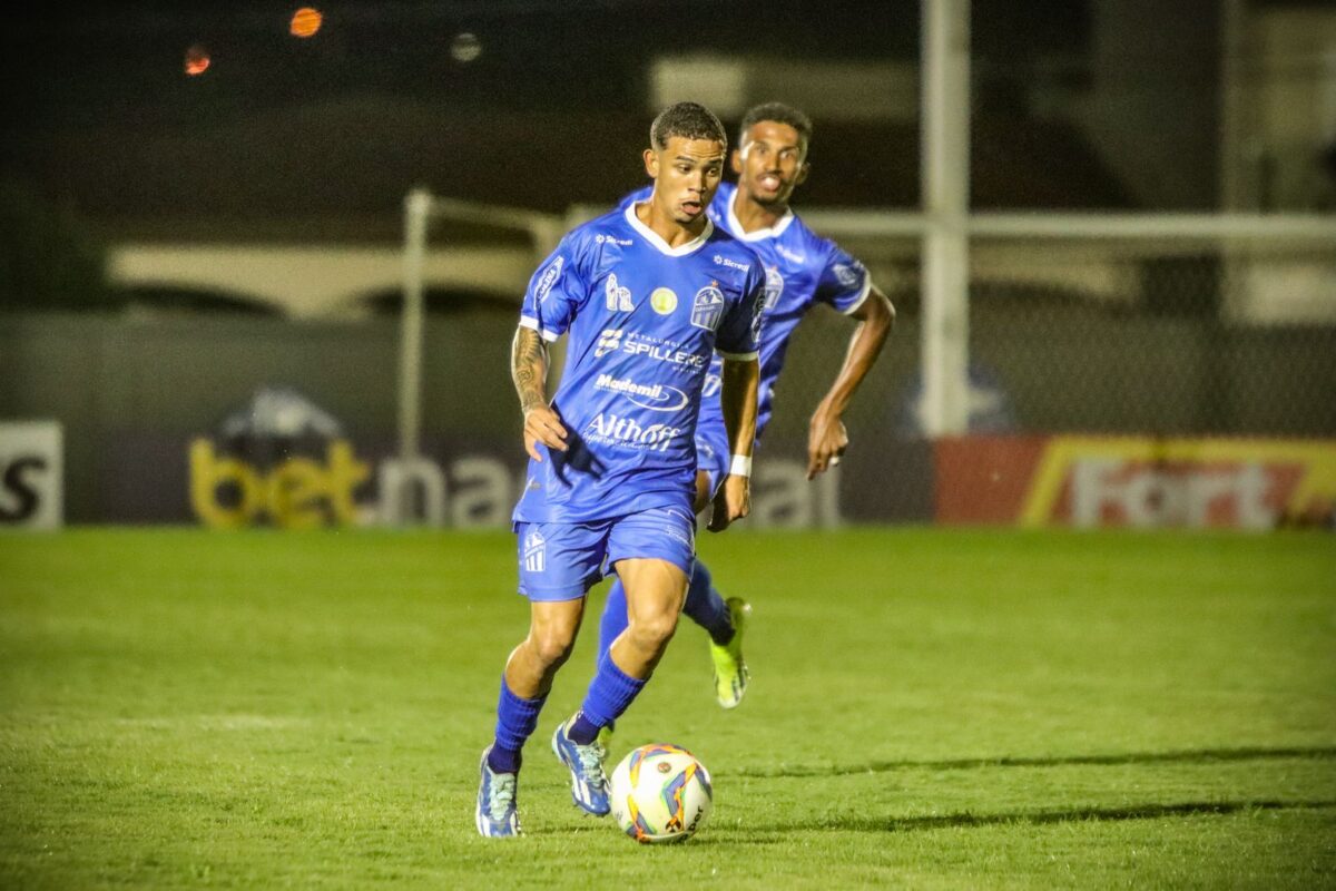 Caravaggio concretiza venda de Renan ao Avaí