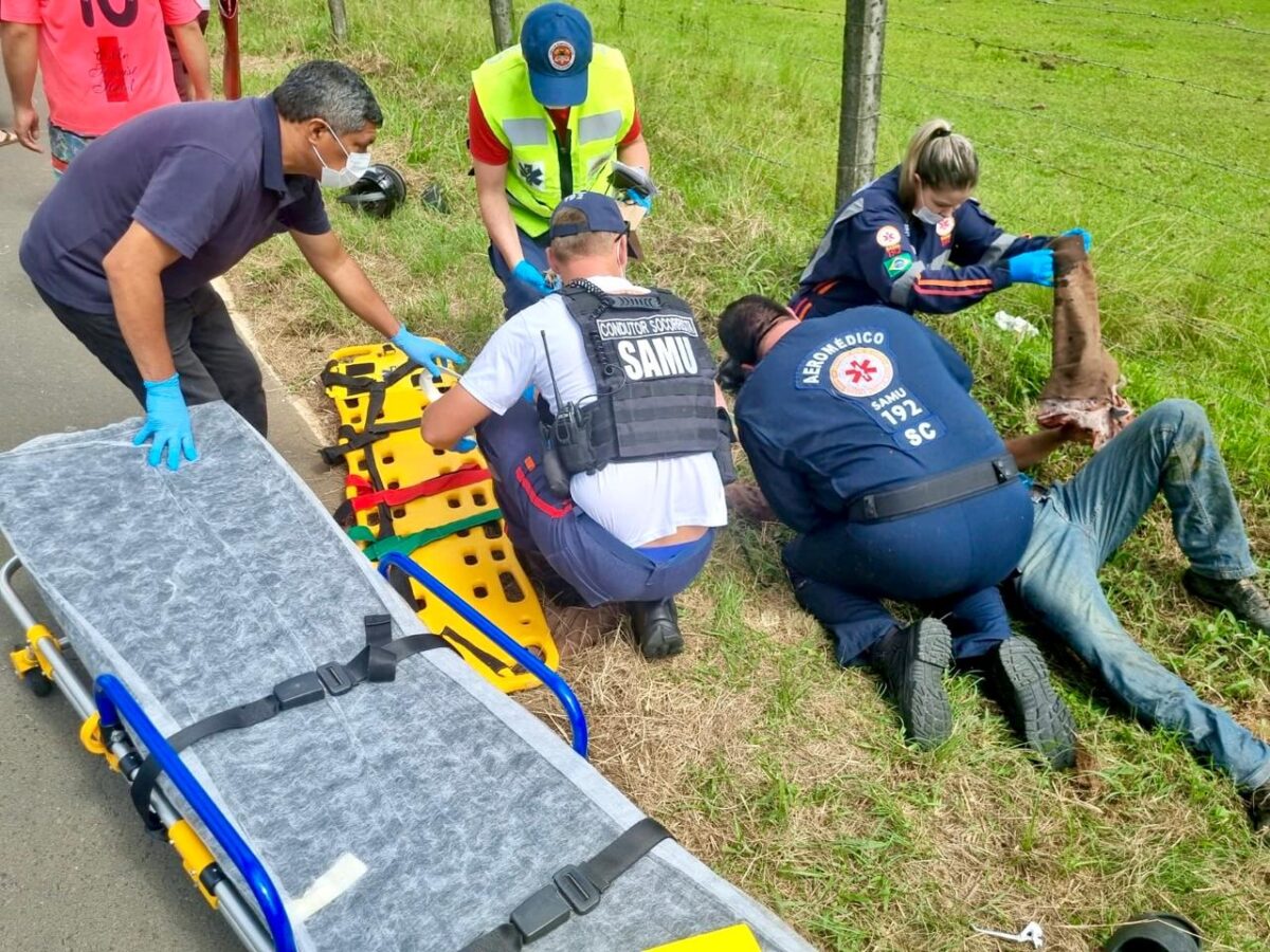 Colisão frontal entre ciclomotor e motocicleta deixa dois feridos em Nova Veneza