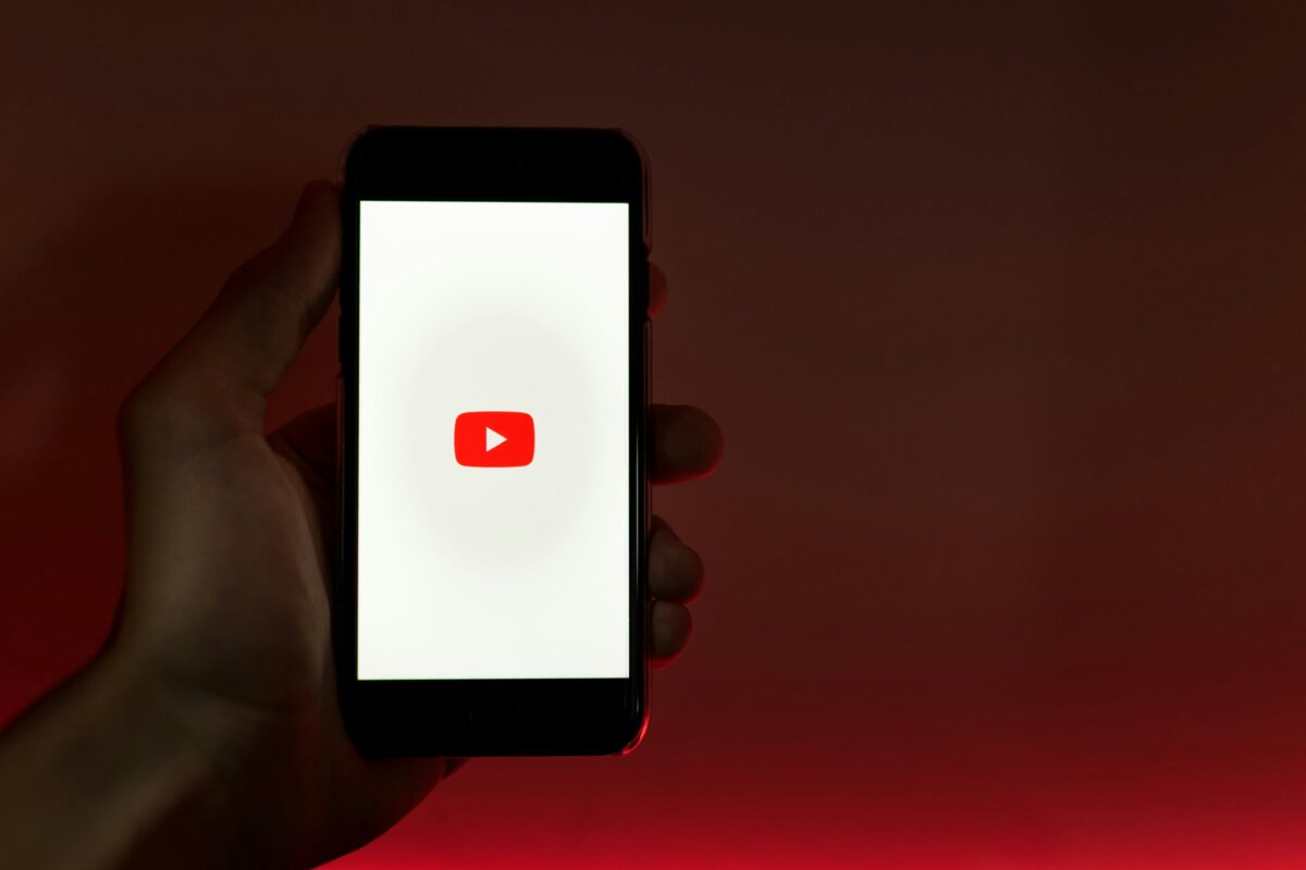 Dublagens de IA para criadores do YouTube: como aumentar a produção de conteúdo 1 Dublagens de IA para criadores do YouTube: como aumentar a produção de conteúdo