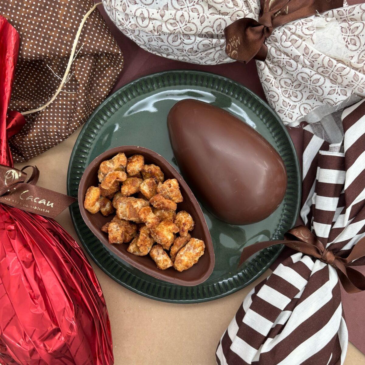 O "Chocorresmo" ovo de chocolate com torresmo, da Mio Cacau, já tem fila de espera 1 O "Chocorresmo" ovo de chocolate com torresmo, da Mio Cacau, já tem fila de espera