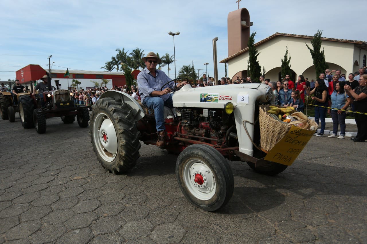 São Bento Alto realiza 26º Desfile de Máquinas Agrícolas