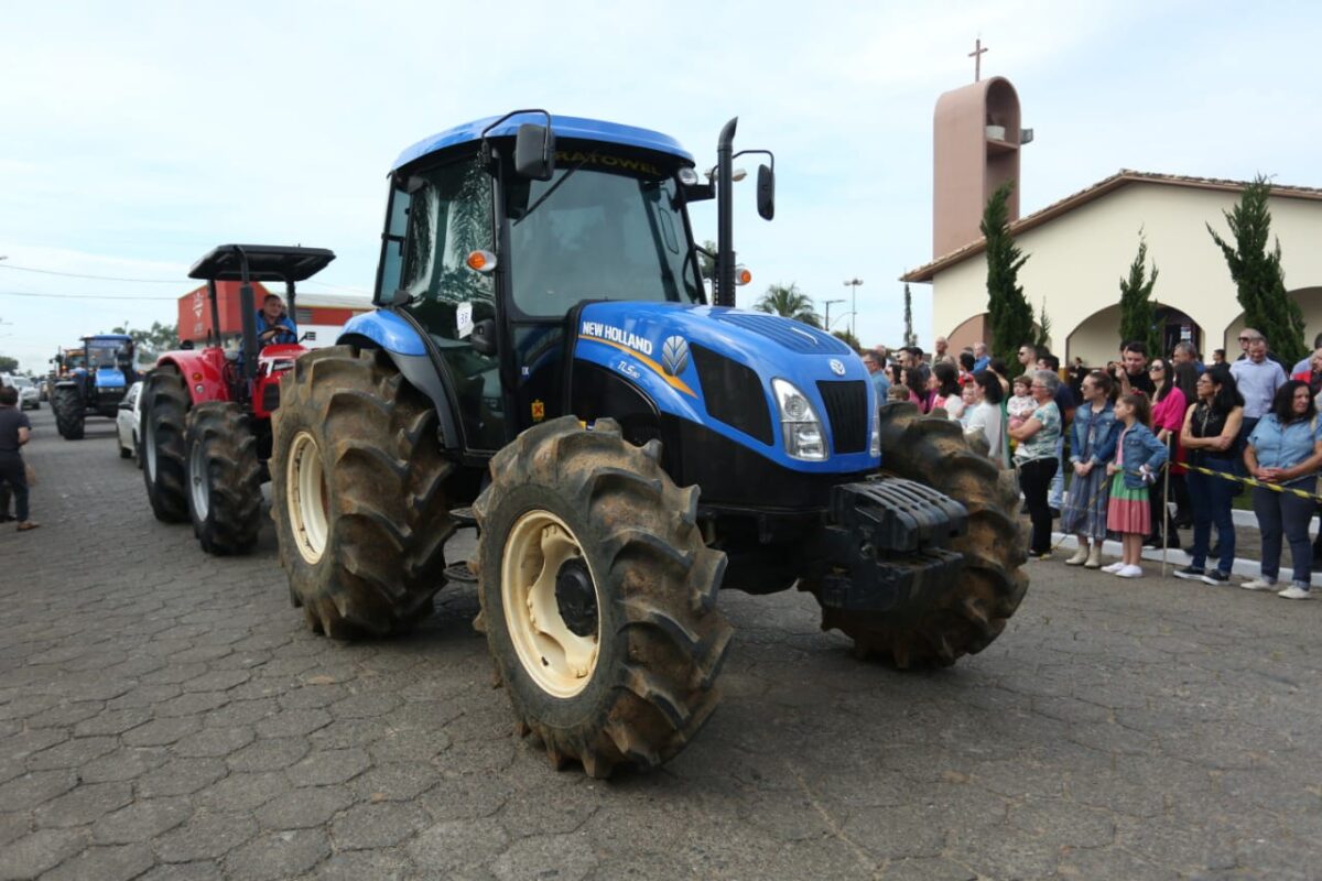 São Bento Alto realiza 26º Desfile de Máquinas Agrícolas