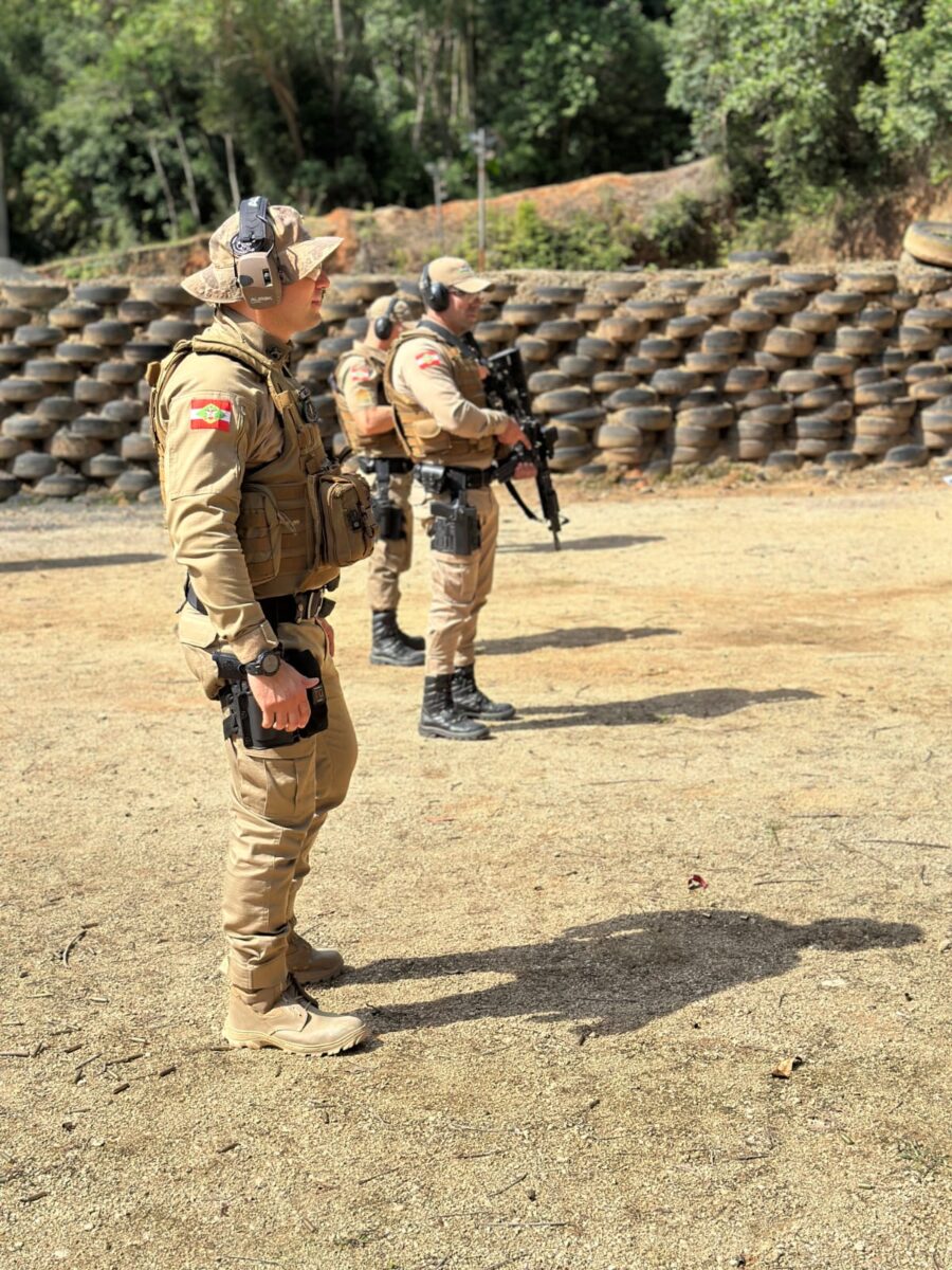 Policiais Militares passam por treinamento de tiro para reforçar segurança na região 2 Policiais Militares passam por treinamento de tiro para reforçar segurança na região