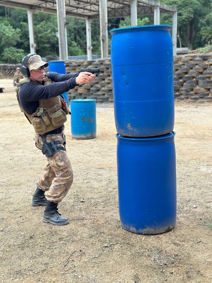 Policiais Militares passam por treinamento de tiro para reforçar segurança na região 9 Policiais Militares passam por treinamento de tiro para reforçar segurança na região