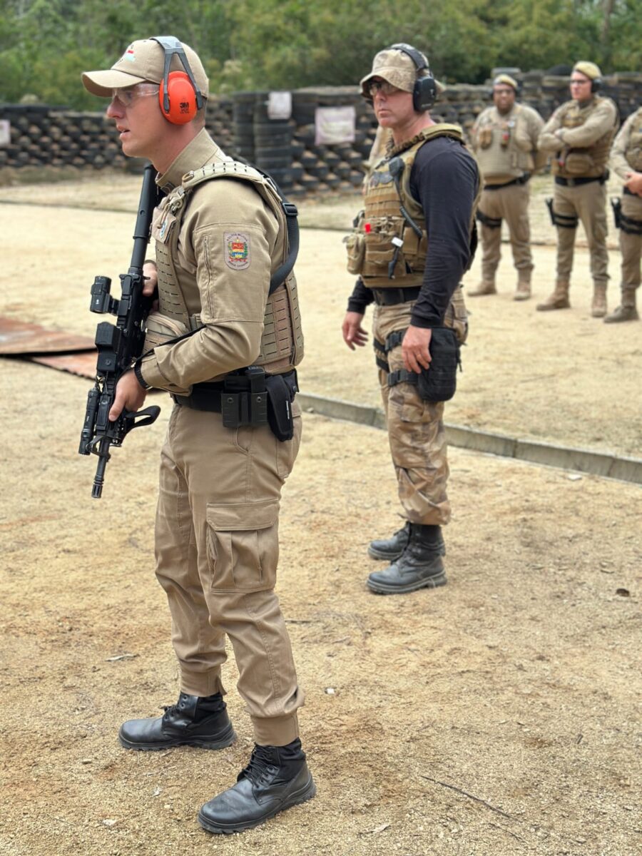 Policiais Militares passam por treinamento de tiro para reforçar segurança na região 3 Policiais Militares passam por treinamento de tiro para reforçar segurança na região