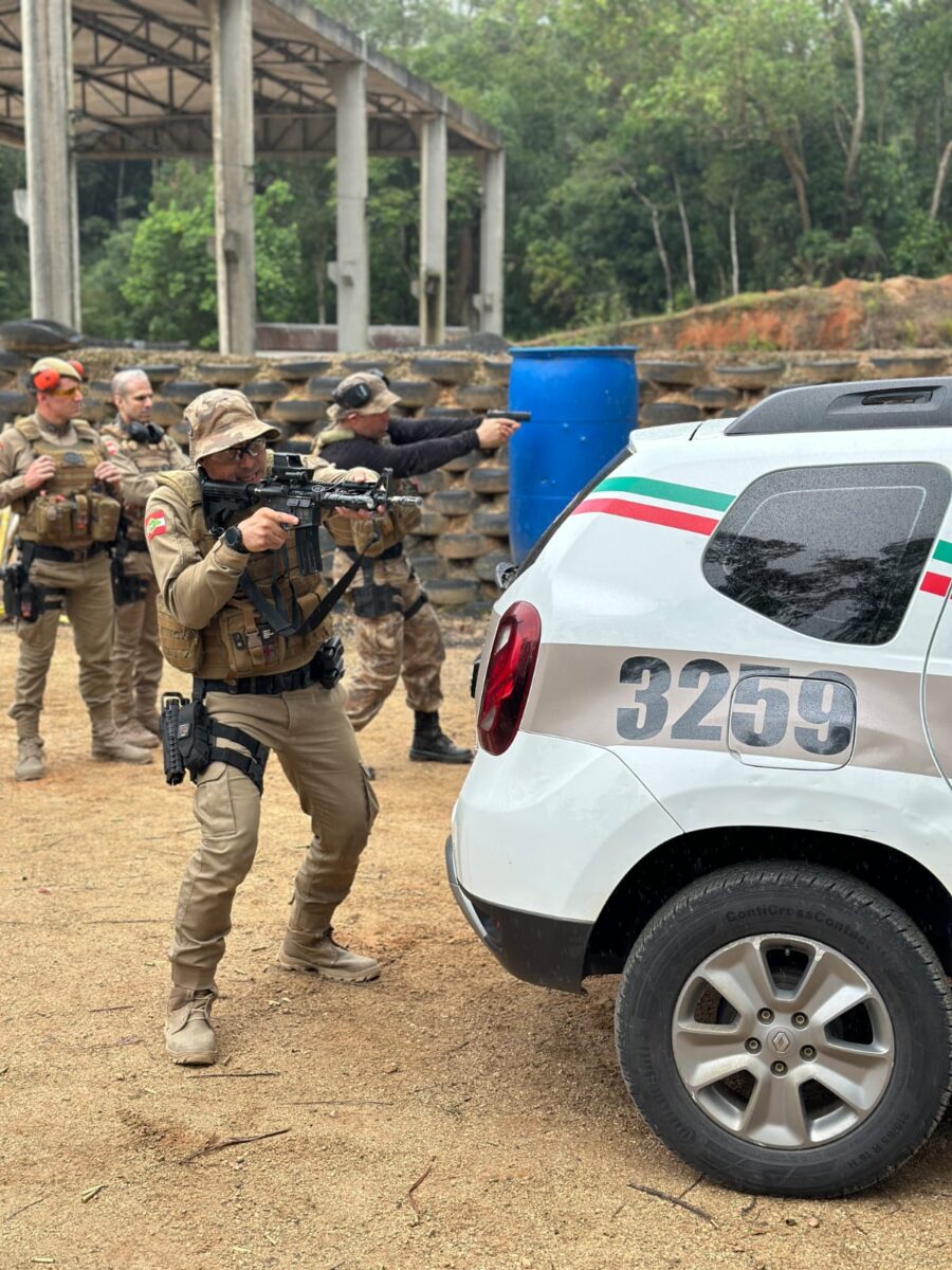 Policiais Militares passam por treinamento de tiro para reforçar segurança na região 6 Policiais Militares passam por treinamento de tiro para reforçar segurança na região