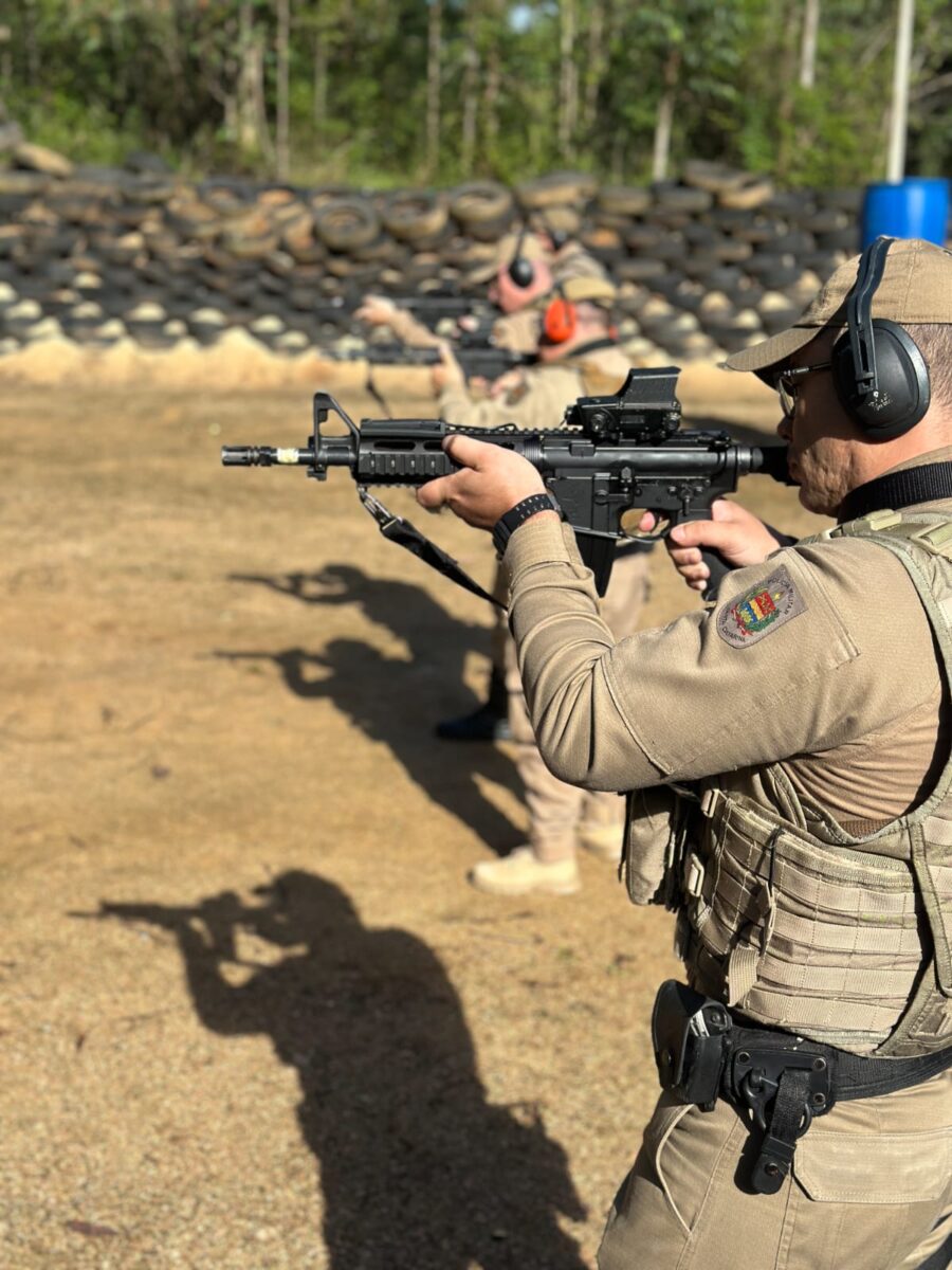 Policiais Militares passam por treinamento de tiro para reforçar segurança na região 4 Policiais Militares passam por treinamento de tiro para reforçar segurança na região