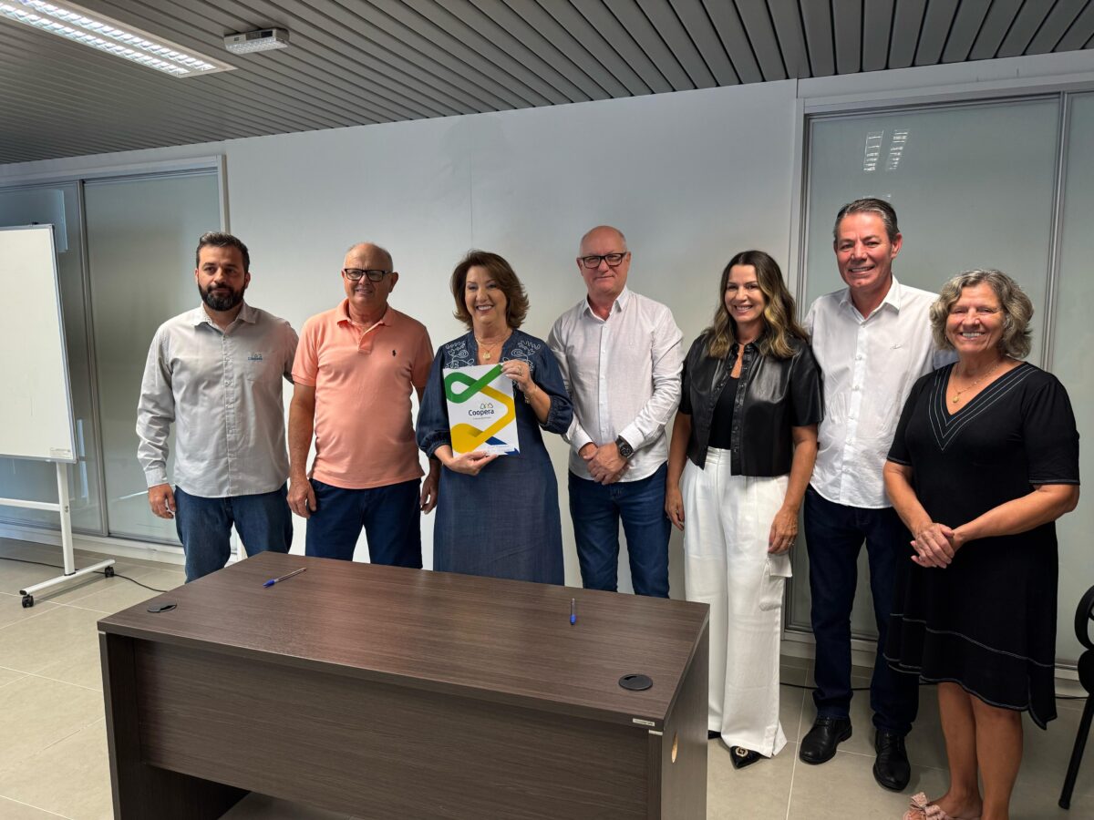 Coopera firma convênios e reforça compromisso com o desenvolvimento regional 7 Coopera firma convênios e reforça compromisso com o desenvolvimento regional