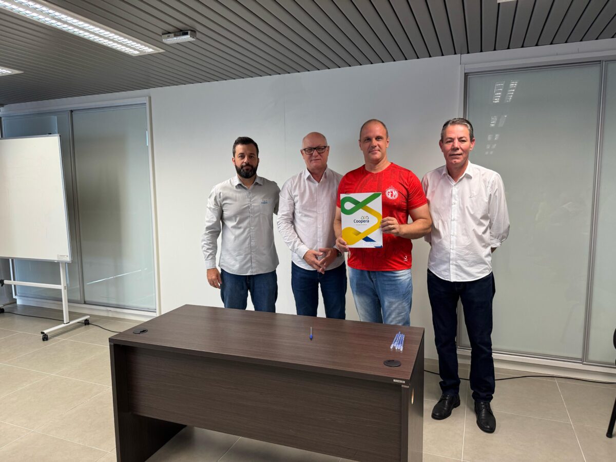 Coopera firma convênios e reforça compromisso com o desenvolvimento regional 3 Coopera firma convênios e reforça compromisso com o desenvolvimento regional
