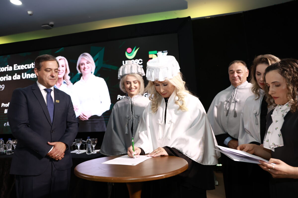 Unesc empossa Luciane Ceretta e Gisele Lopes e reafirma compromisso com a comunidade e excelência universitária 7 Unesc empossa Luciane Ceretta e Gisele Lopes e reafirma compromisso com a comunidade e excelência universitária