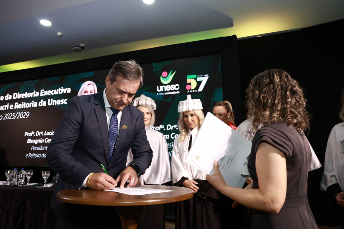 Unesc empossa Luciane Ceretta e Gisele Lopes e reafirma compromisso com a comunidade e excelência universitária 4 Unesc empossa Luciane Ceretta e Gisele Lopes e reafirma compromisso com a comunidade e excelência universitária