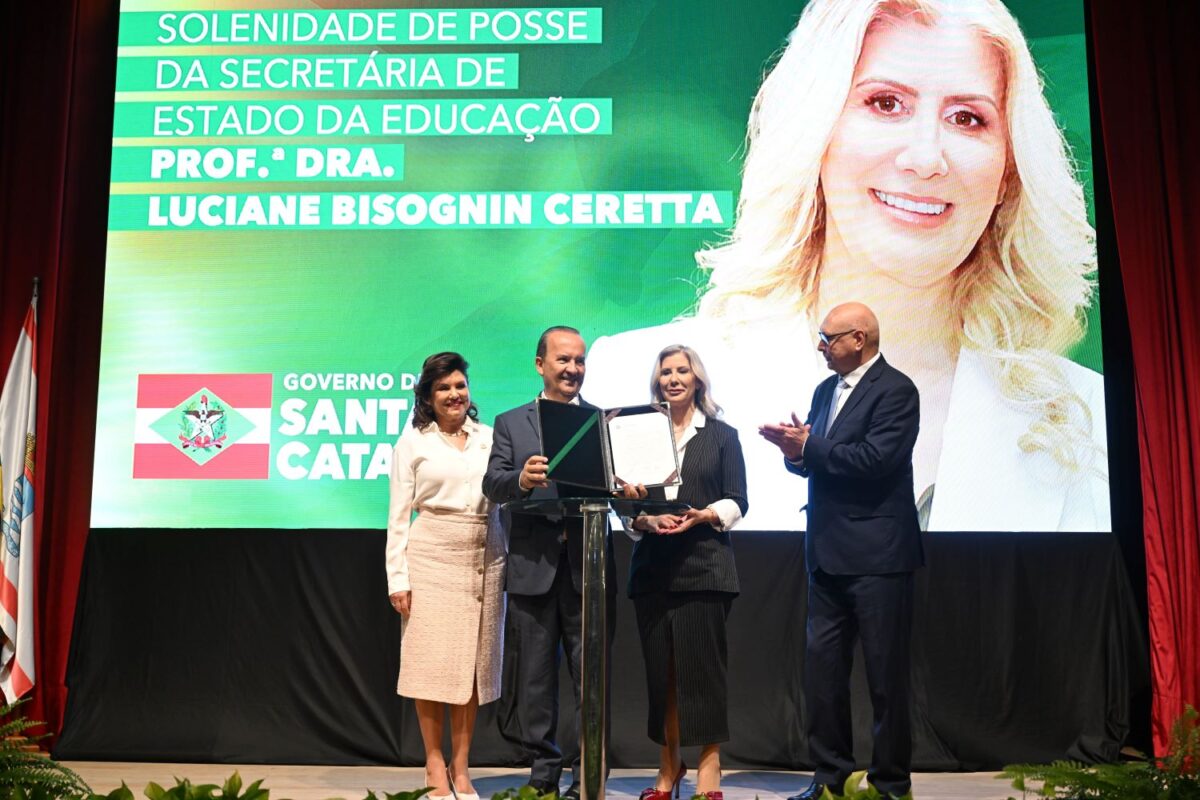 Governador dá posse a Luciane Ceretta como secretária da Educação de Santa Catarina 1 Governador dá posse a Luciane Ceretta como secretária da Educação de Santa Catarina