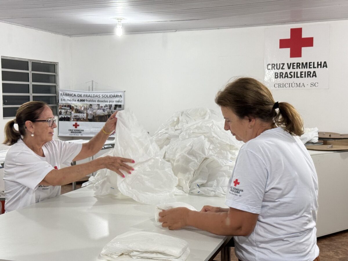 Fábrica de fraldas da Cruz Vermelha busca apoio voluntário 1 Fábrica de fraldas da Cruz Vermelha busca apoio voluntário
