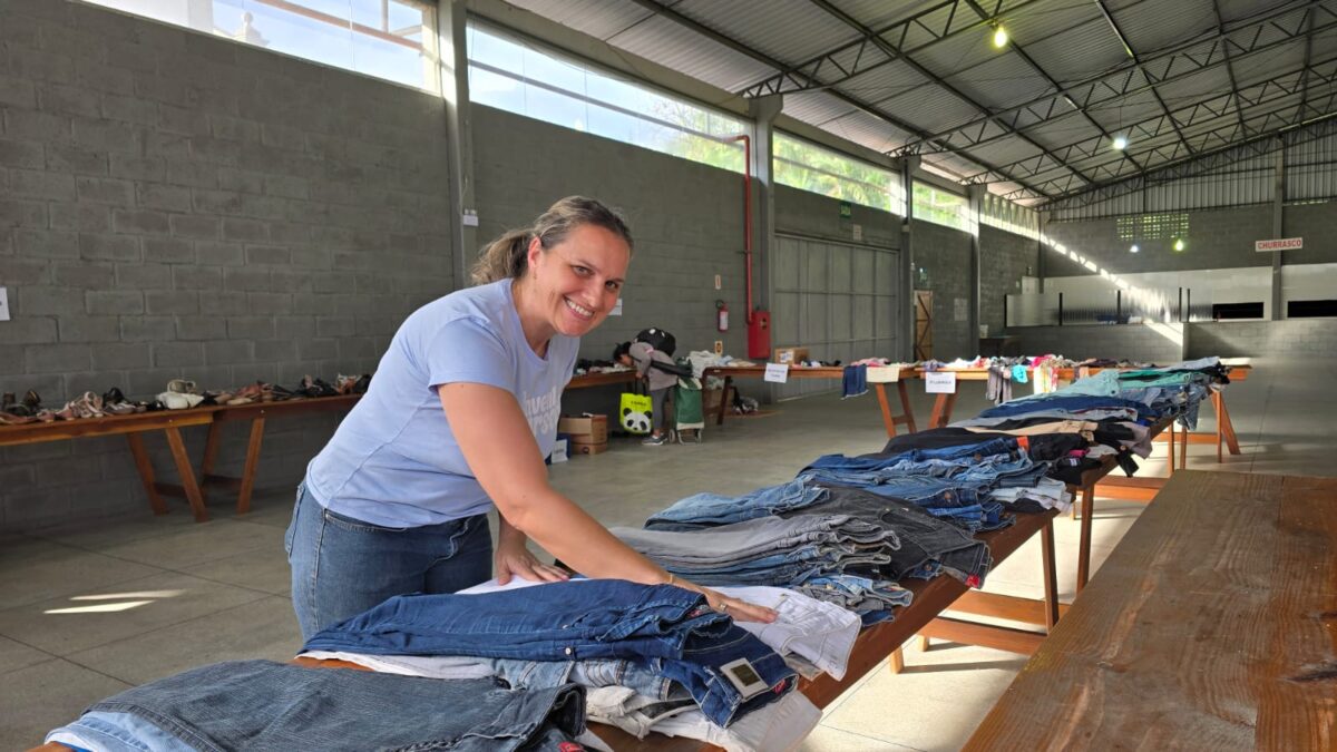 Varal Solidário distribui roupas e acessórios gratuitamente até quarta-feira 1 Varal Solidário distribui roupas e acessórios gratuitamente até quarta-feira