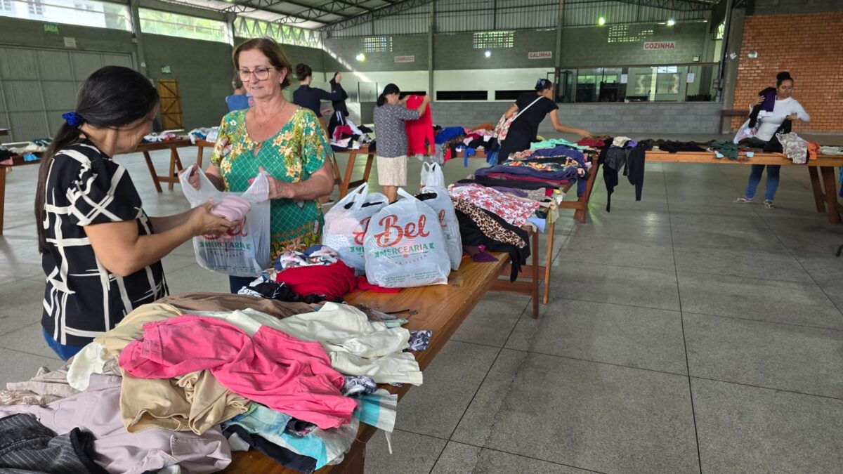 Varal Solidário distribui roupas e acessórios gratuitamente até quarta-feira 5 Varal Solidário distribui roupas e acessórios gratuitamente até quarta-feira