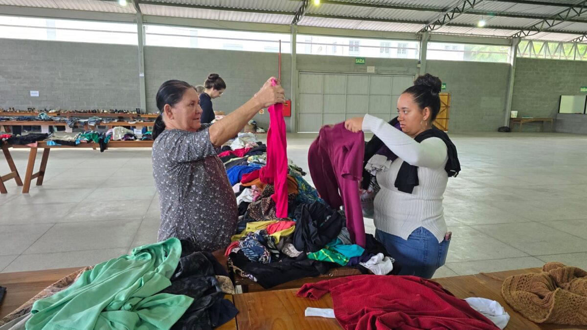 Varal Solidário distribui roupas e acessórios gratuitamente até quarta-feira 3 Varal Solidário distribui roupas e acessórios gratuitamente até quarta-feira