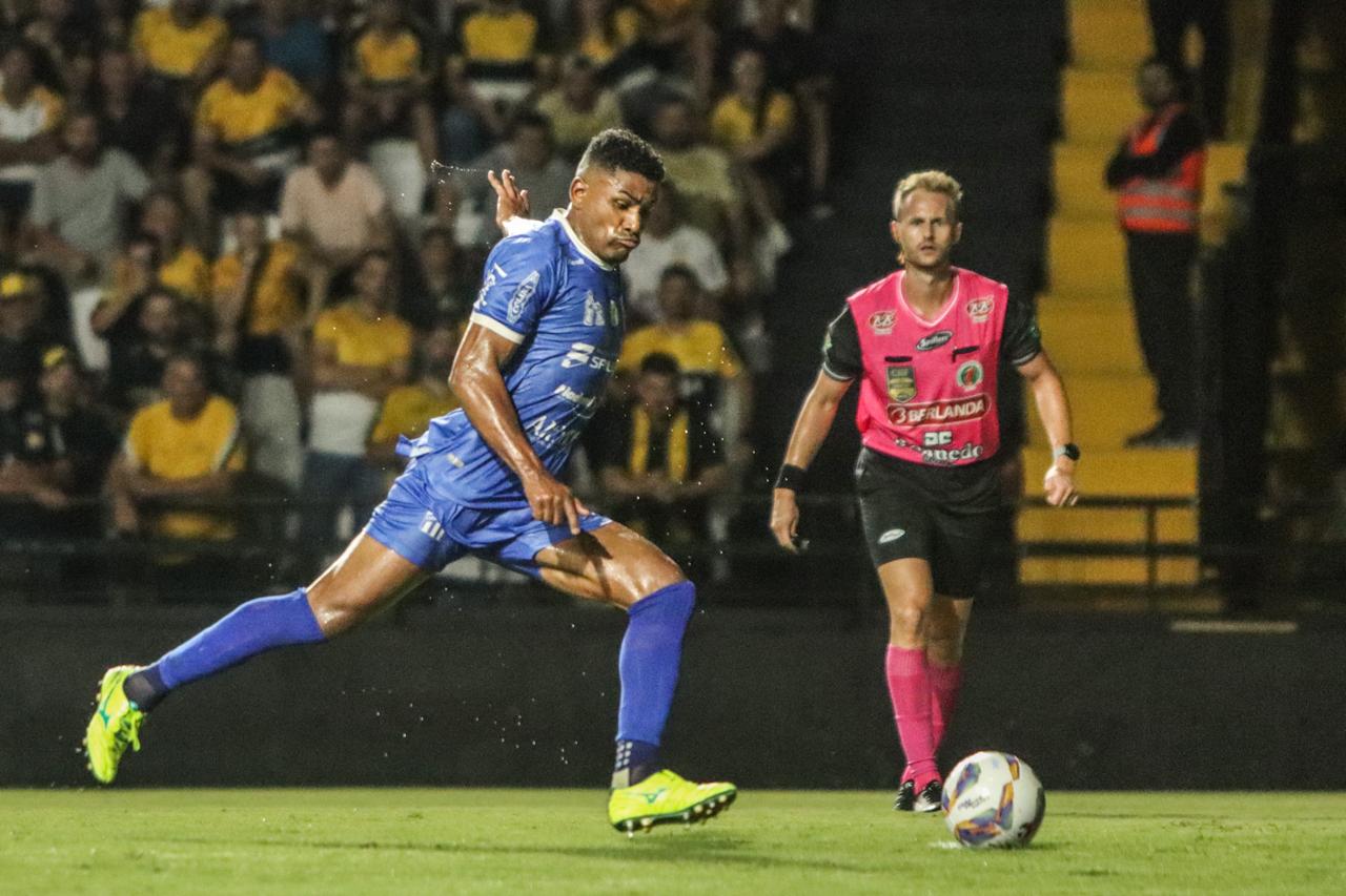 Henik é emprestado ao Carlos Renaux 3 Henik é emprestado ao Carlos Renaux
