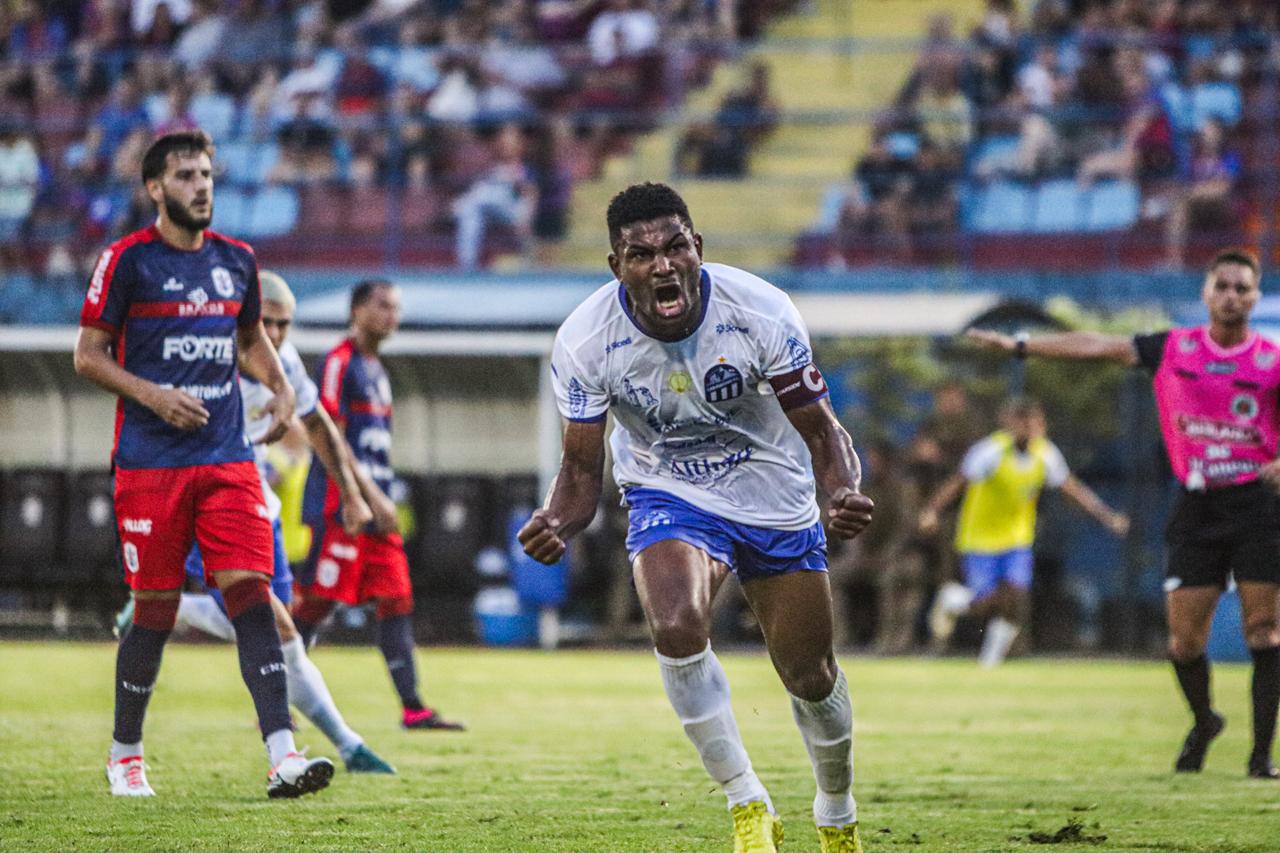 Henik é emprestado ao Carlos Renaux 4 Henik é emprestado ao Carlos Renaux