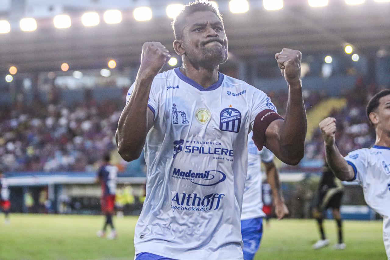 Henik é emprestado ao Carlos Renaux 6 Henik é emprestado ao Carlos Renaux