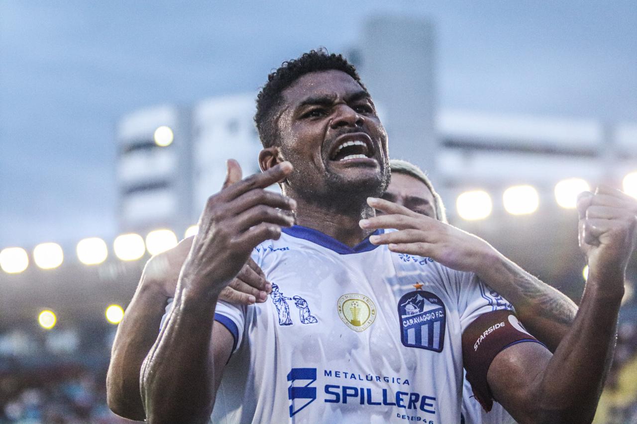 Henik é emprestado ao Carlos Renaux 1 Henik é emprestado ao Carlos Renaux