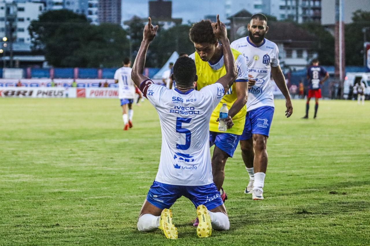 Henik é emprestado ao Carlos Renaux 5 Henik é emprestado ao Carlos Renaux