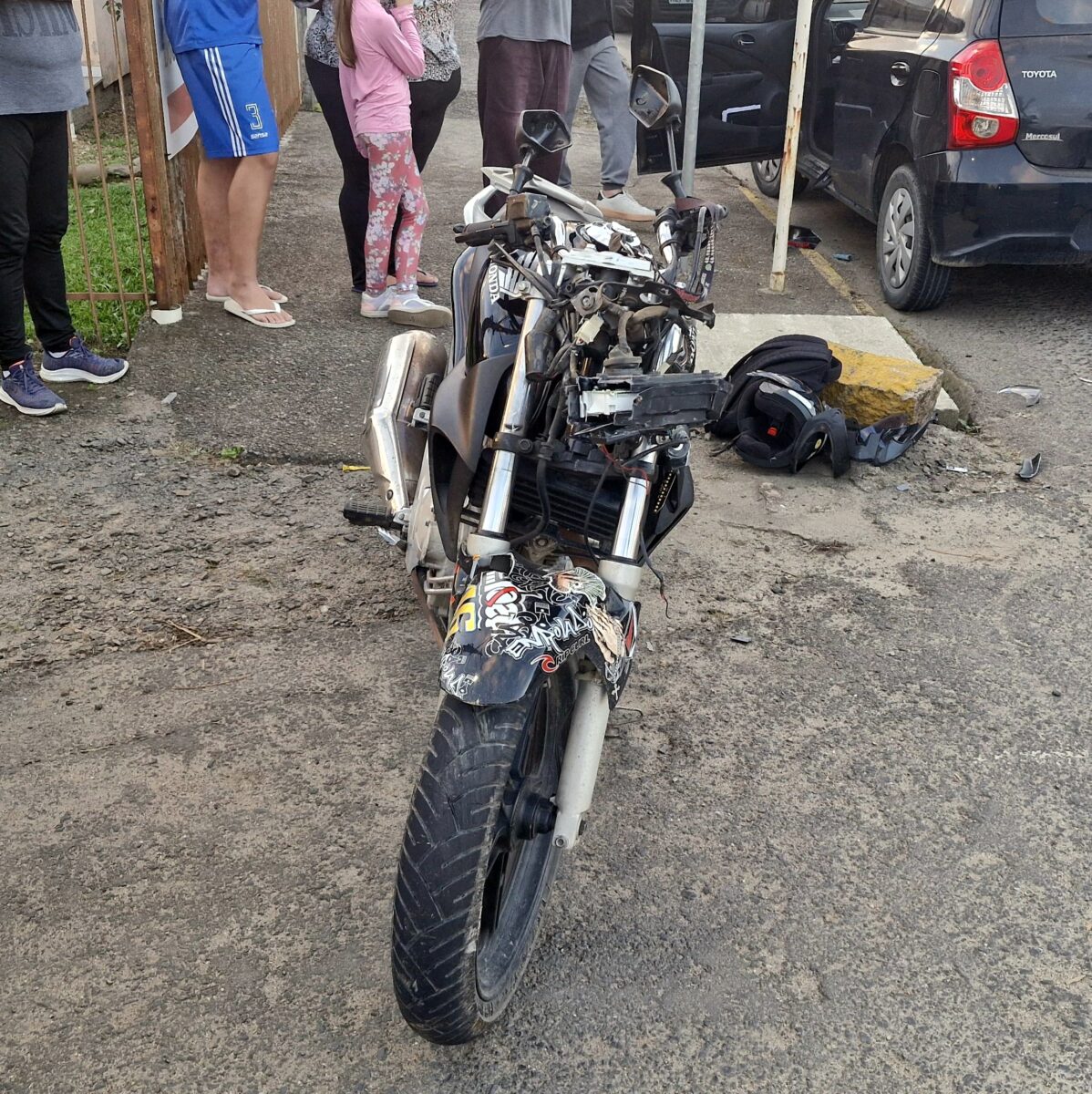Motociclista fica ferido em acidente de trânsito no Caravaggio 2 Motociclista fica ferido em acidente de trânsito no Caravaggio