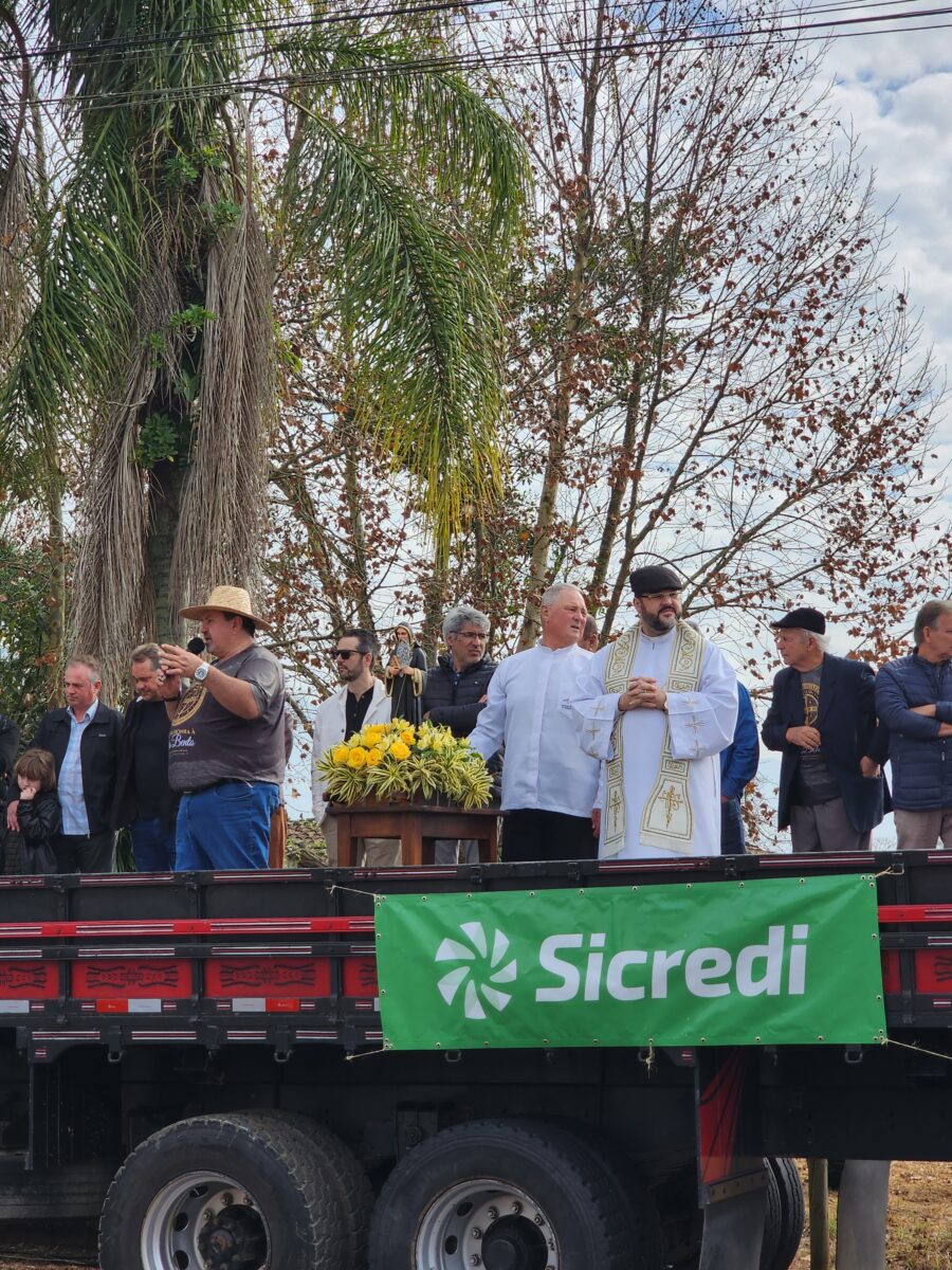 Quase 300 tratores participam do tradicional desfile de máquinas agrícolas em Nova Veneza 4 Quase 300 tratores participam do tradicional desfile de máquinas agrícolas em Nova Veneza