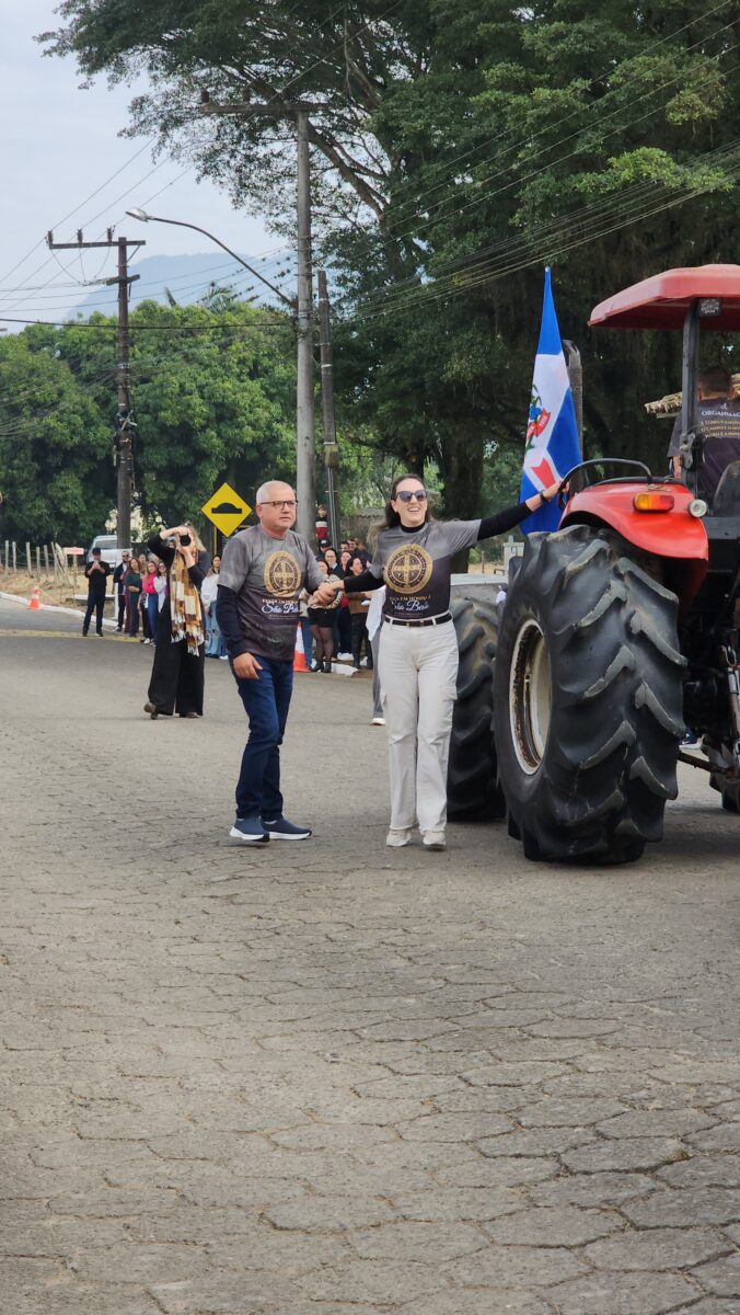 Quase 300 tratores participam do tradicional desfile de máquinas agrícolas em Nova Veneza 8 Quase 300 tratores participam do tradicional desfile de máquinas agrícolas em Nova Veneza