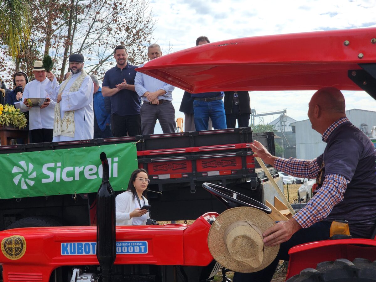 Quase 300 tratores participam do tradicional desfile de máquinas agrícolas em Nova Veneza 10 Quase 300 tratores participam do tradicional desfile de máquinas agrícolas em Nova Veneza