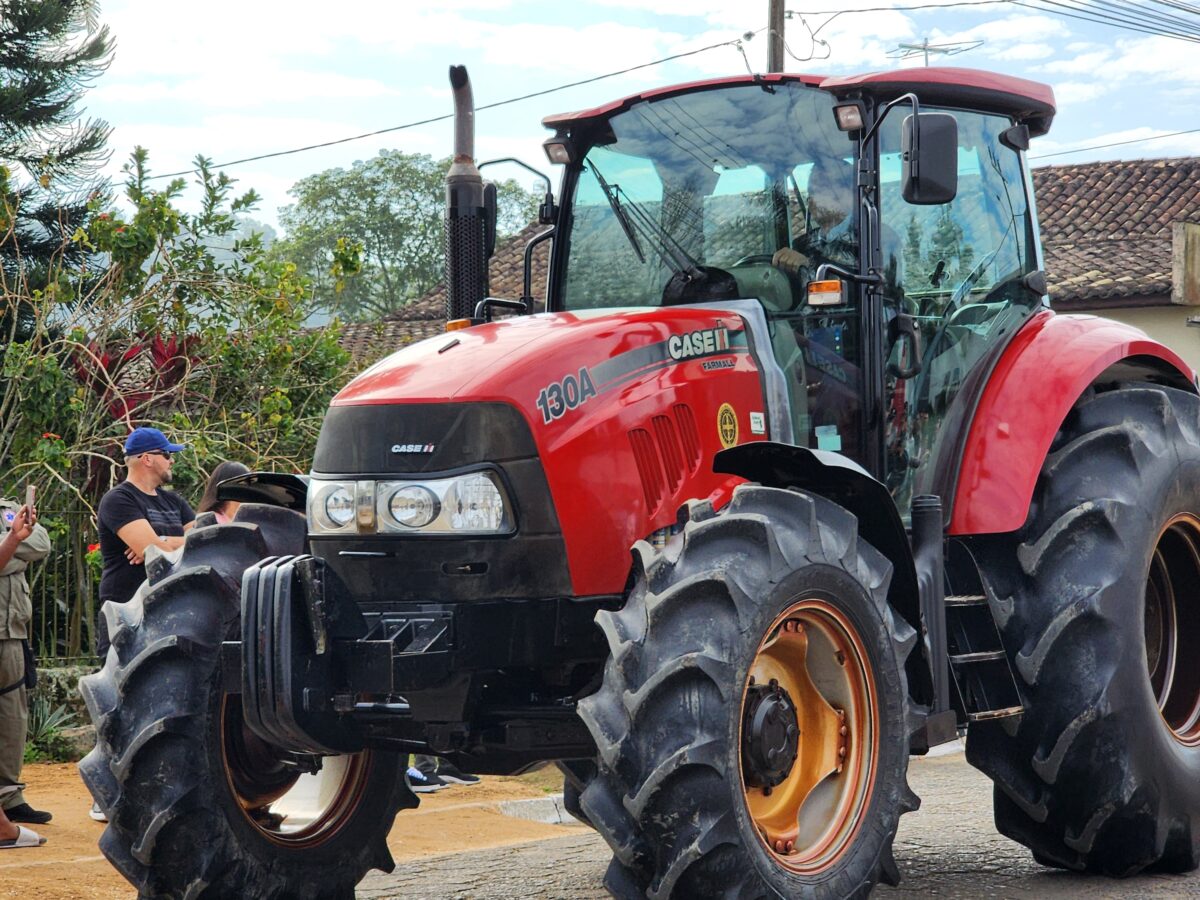 Quase 300 tratores participam do tradicional desfile de máquinas agrícolas em Nova Veneza 14 Quase 300 tratores participam do tradicional desfile de máquinas agrícolas em Nova Veneza