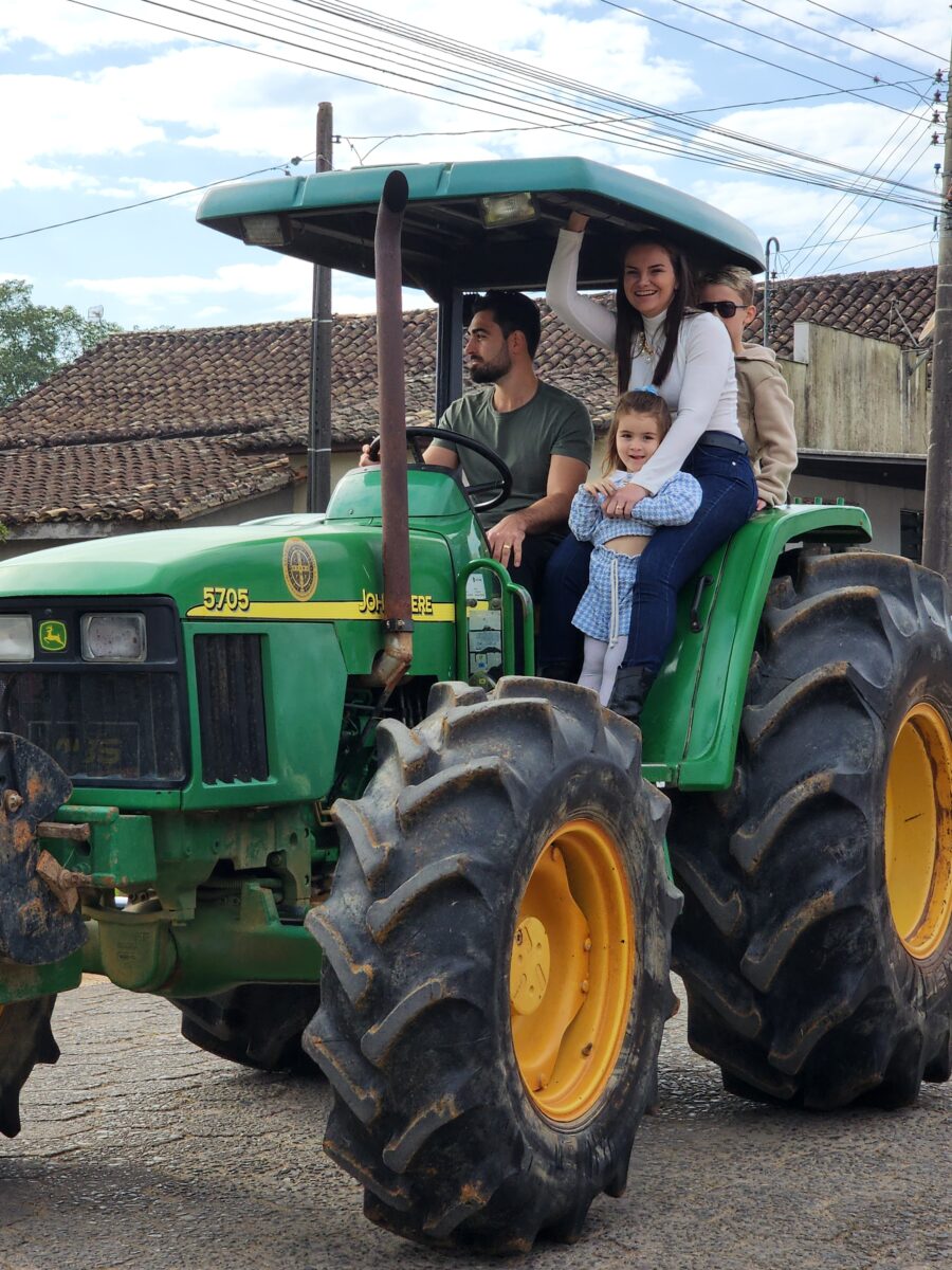 Quase 300 tratores participam do tradicional desfile de máquinas agrícolas em Nova Veneza 23 Quase 300 tratores participam do tradicional desfile de máquinas agrícolas em Nova Veneza