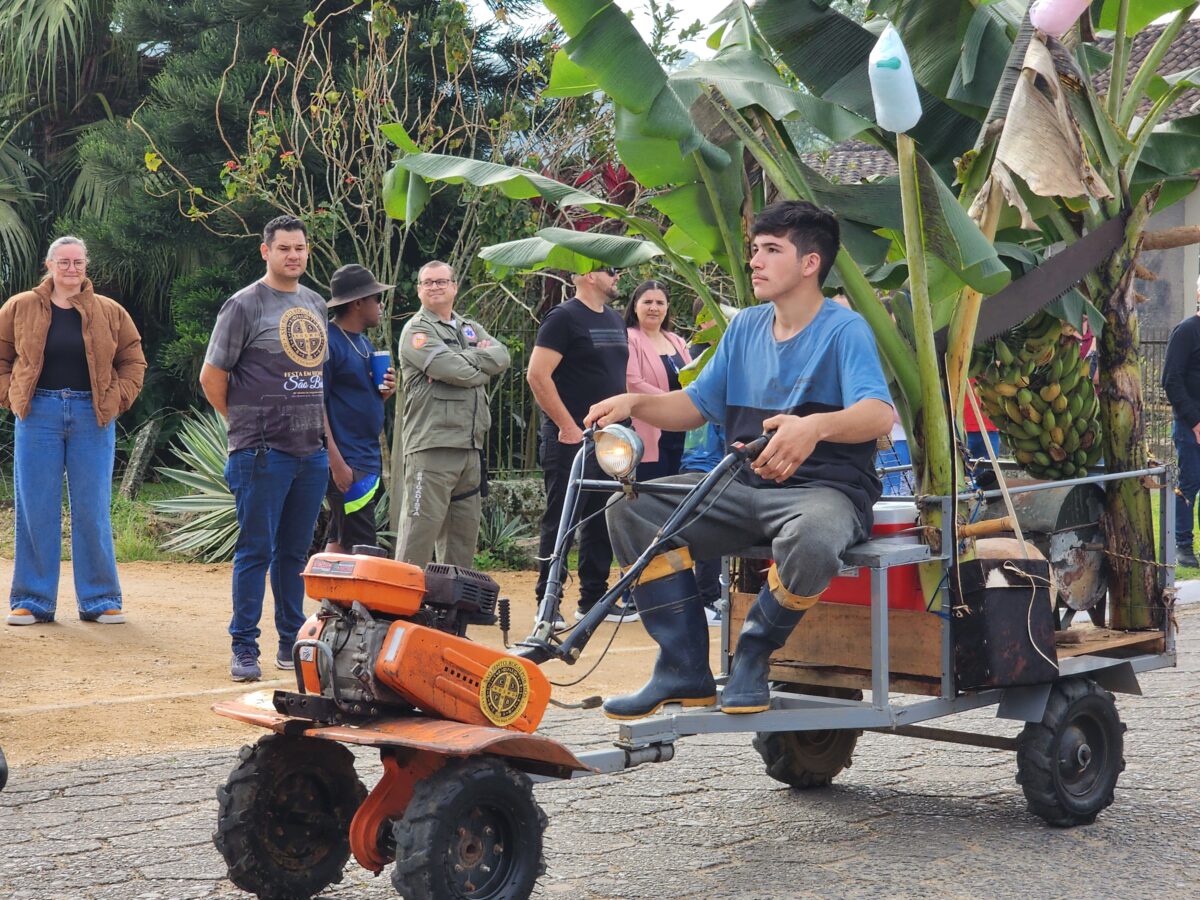Quase 300 tratores participam do tradicional desfile de máquinas agrícolas em Nova Veneza 26 Quase 300 tratores participam do tradicional desfile de máquinas agrícolas em Nova Veneza