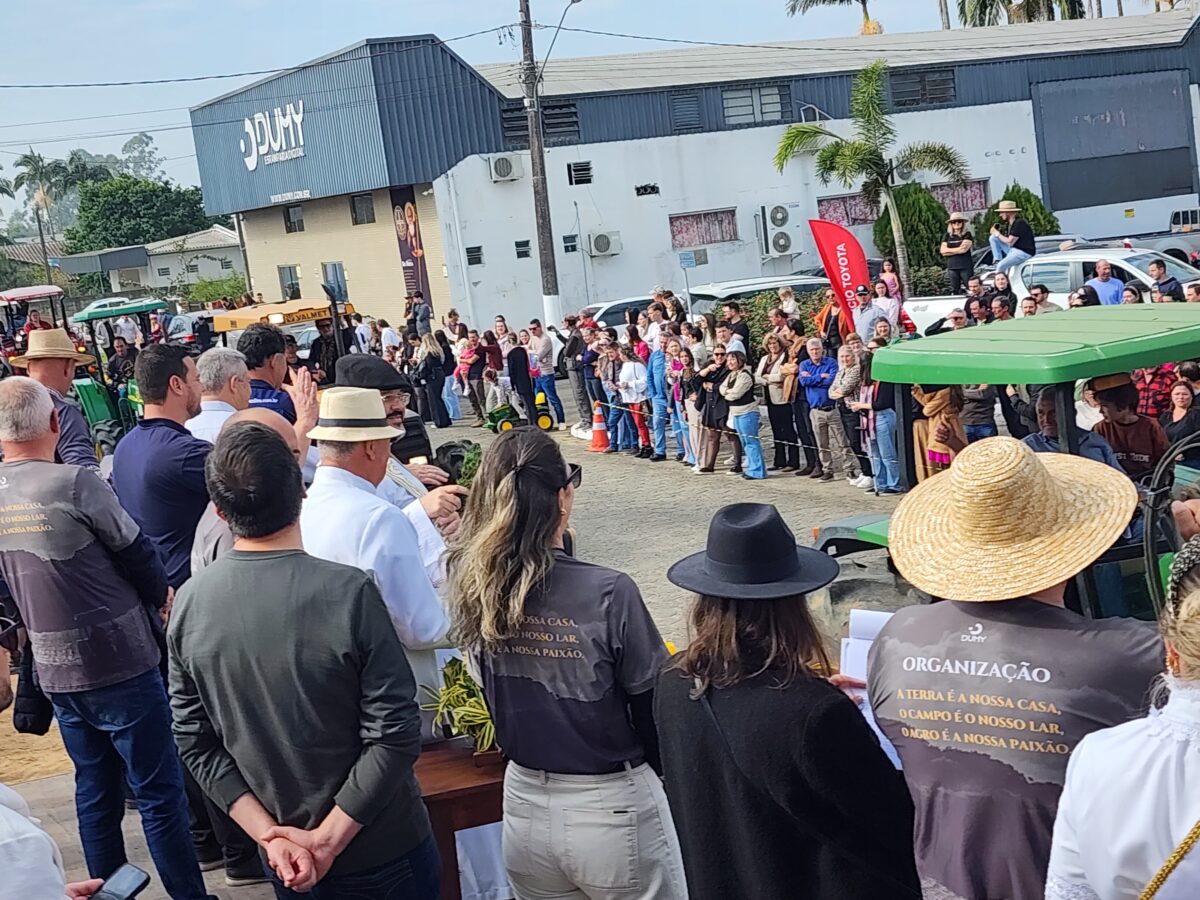 Quase 300 tratores participam do tradicional desfile de máquinas agrícolas em Nova Veneza 27 Quase 300 tratores participam do tradicional desfile de máquinas agrícolas em Nova Veneza