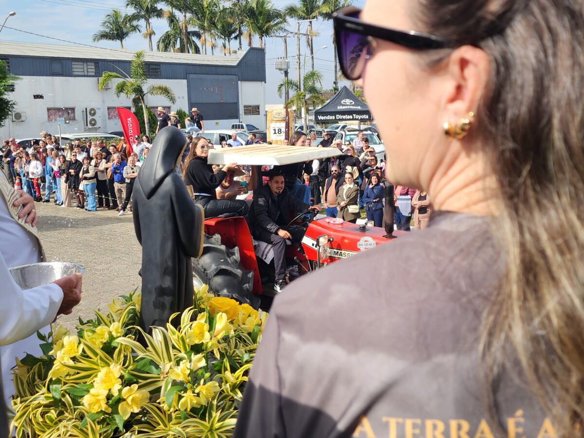Quase 300 tratores participam do tradicional desfile de máquinas agrícolas em Nova Veneza 28 Quase 300 tratores participam do tradicional desfile de máquinas agrícolas em Nova Veneza