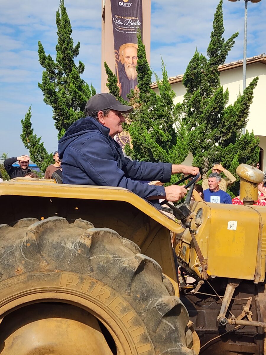 Quase 300 tratores participam do tradicional desfile de máquinas agrícolas em Nova Veneza 31 Quase 300 tratores participam do tradicional desfile de máquinas agrícolas em Nova Veneza