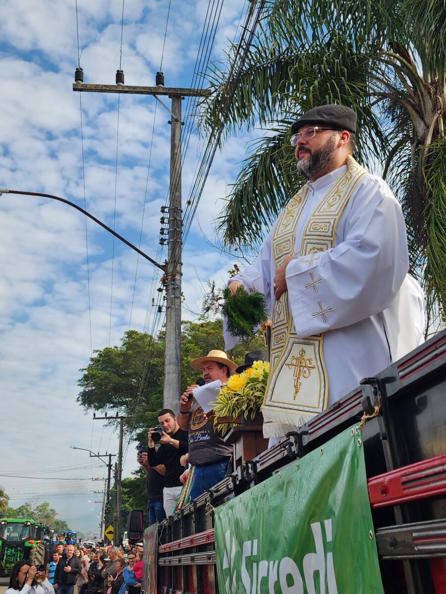 Quase 300 tratores participam do tradicional desfile de máquinas agrícolas em Nova Veneza 33 Quase 300 tratores participam do tradicional desfile de máquinas agrícolas em Nova Veneza
