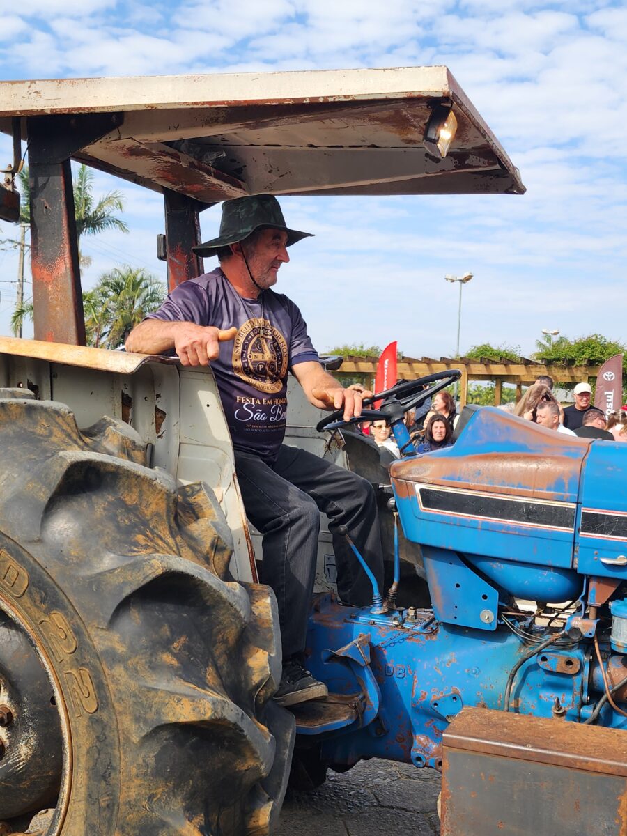 Quase 300 tratores participam do tradicional desfile de máquinas agrícolas em Nova Veneza 34 Quase 300 tratores participam do tradicional desfile de máquinas agrícolas em Nova Veneza