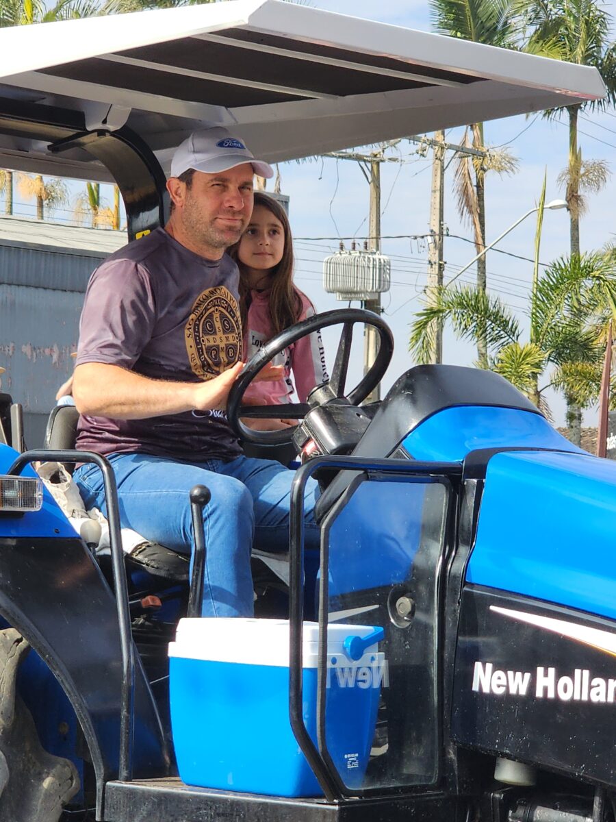 Quase 300 tratores participam do tradicional desfile de máquinas agrícolas em Nova Veneza 39 Quase 300 tratores participam do tradicional desfile de máquinas agrícolas em Nova Veneza