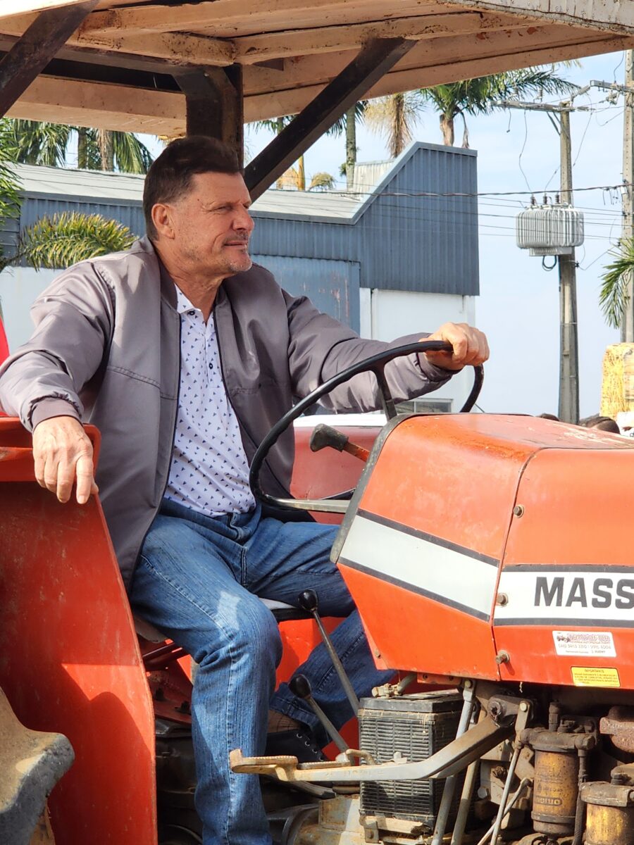 Quase 300 tratores participam do tradicional desfile de máquinas agrícolas em Nova Veneza 43 Quase 300 tratores participam do tradicional desfile de máquinas agrícolas em Nova Veneza