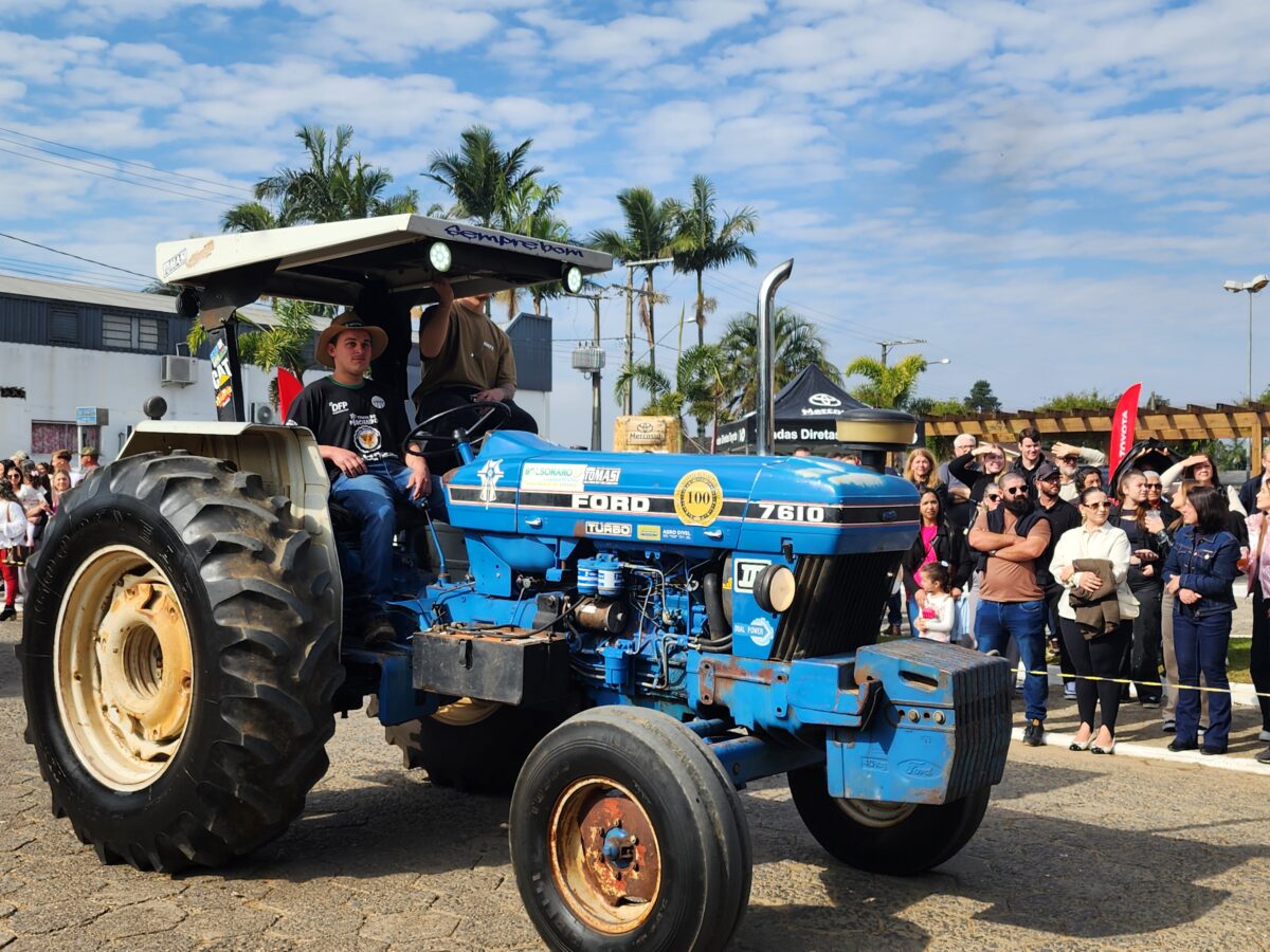 Quase 300 tratores participam do tradicional desfile de máquinas agrícolas em Nova Veneza 46 Quase 300 tratores participam do tradicional desfile de máquinas agrícolas em Nova Veneza