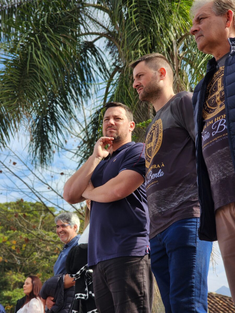 Quase 300 tratores participam do tradicional desfile de máquinas agrícolas em Nova Veneza 52 Quase 300 tratores participam do tradicional desfile de máquinas agrícolas em Nova Veneza