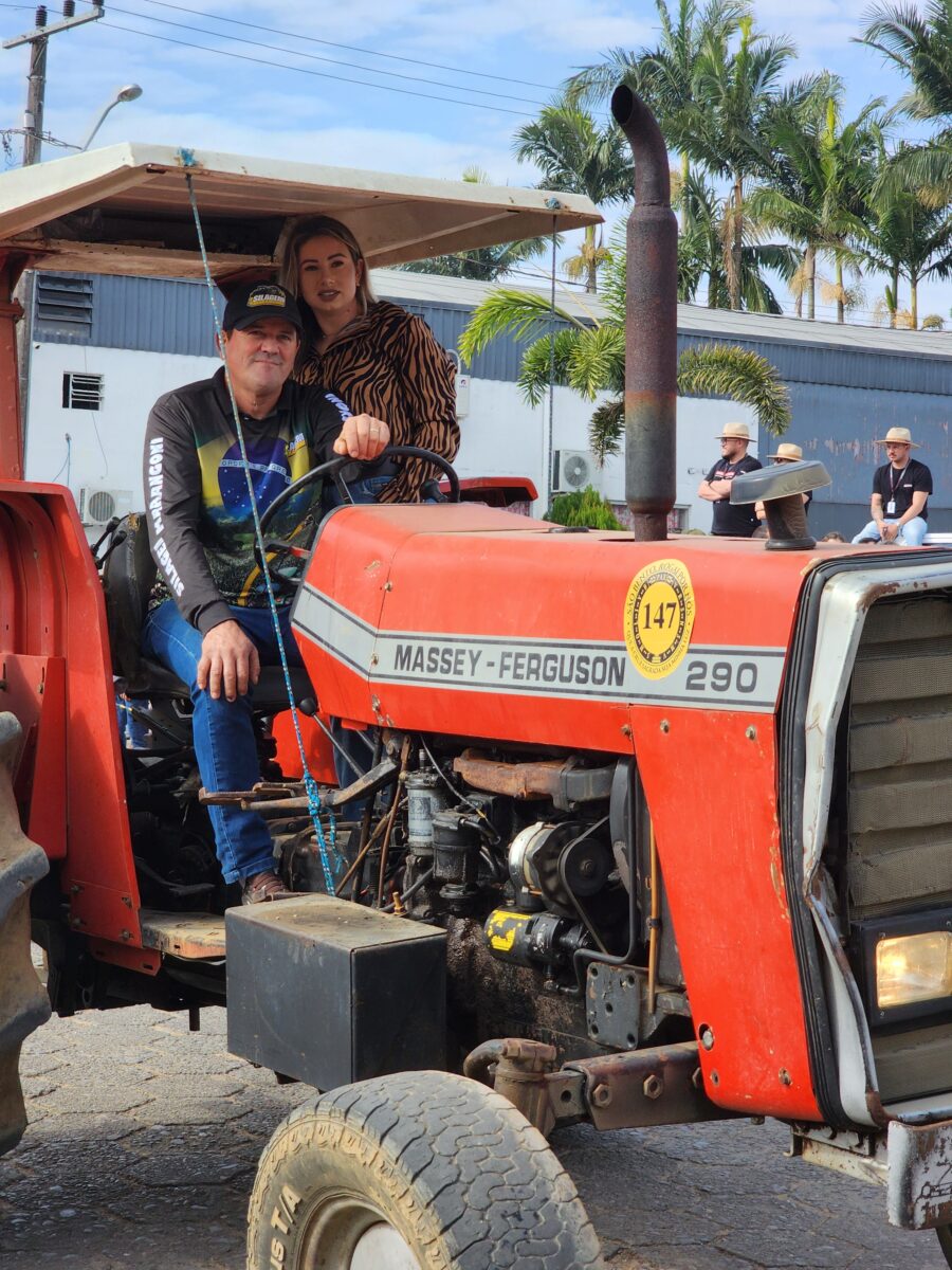 Quase 300 tratores participam do tradicional desfile de máquinas agrícolas em Nova Veneza 58 Quase 300 tratores participam do tradicional desfile de máquinas agrícolas em Nova Veneza