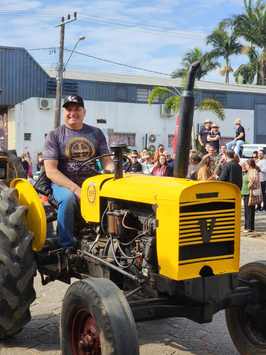 Quase 300 tratores participam do tradicional desfile de máquinas agrícolas em Nova Veneza 62 Quase 300 tratores participam do tradicional desfile de máquinas agrícolas em Nova Veneza