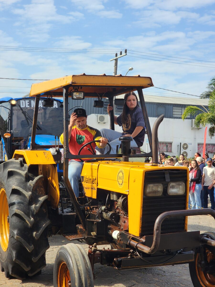 Quase 300 tratores participam do tradicional desfile de máquinas agrícolas em Nova Veneza 64 Quase 300 tratores participam do tradicional desfile de máquinas agrícolas em Nova Veneza