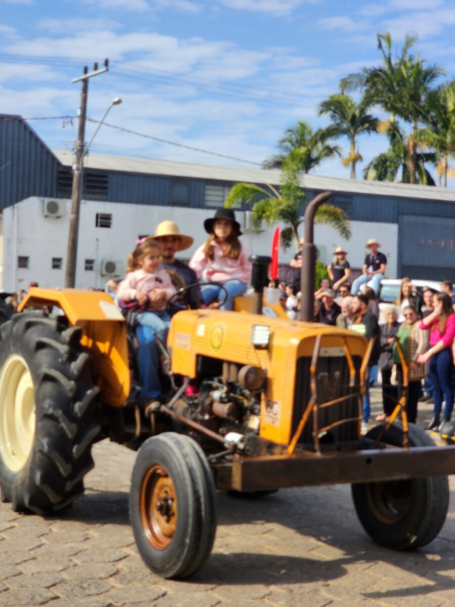 Quase 300 tratores participam do tradicional desfile de máquinas agrícolas em Nova Veneza 66 Quase 300 tratores participam do tradicional desfile de máquinas agrícolas em Nova Veneza