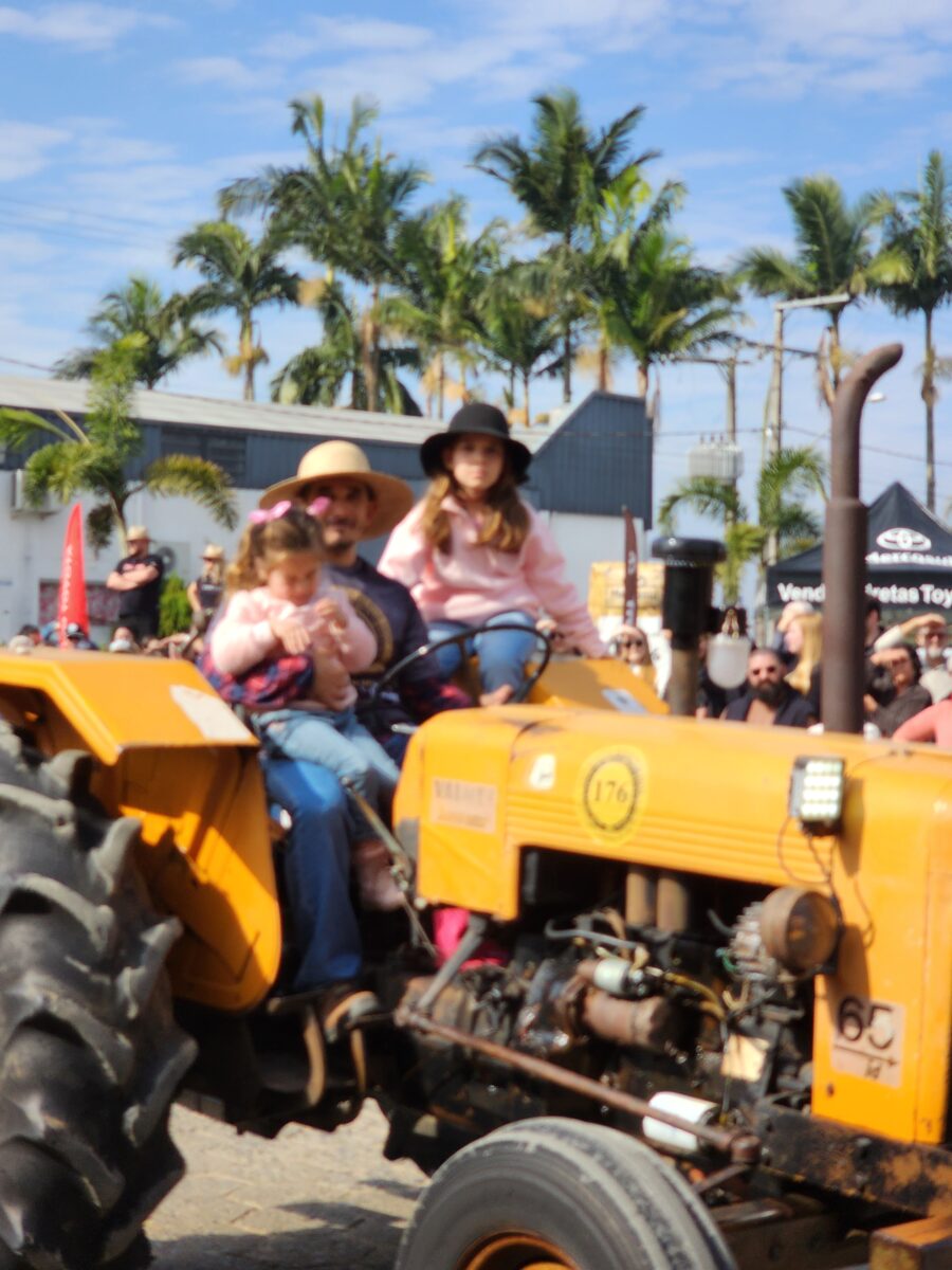 Quase 300 tratores participam do tradicional desfile de máquinas agrícolas em Nova Veneza 67 Quase 300 tratores participam do tradicional desfile de máquinas agrícolas em Nova Veneza