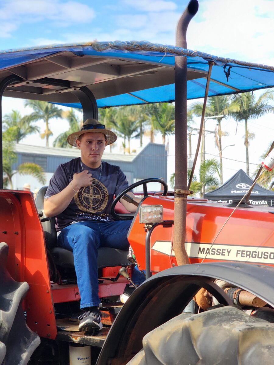 Quase 300 tratores participam do tradicional desfile de máquinas agrícolas em Nova Veneza 70 Quase 300 tratores participam do tradicional desfile de máquinas agrícolas em Nova Veneza