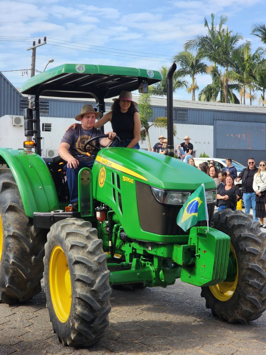 Quase 300 tratores participam do tradicional desfile de máquinas agrícolas em Nova Veneza 77 Quase 300 tratores participam do tradicional desfile de máquinas agrícolas em Nova Veneza