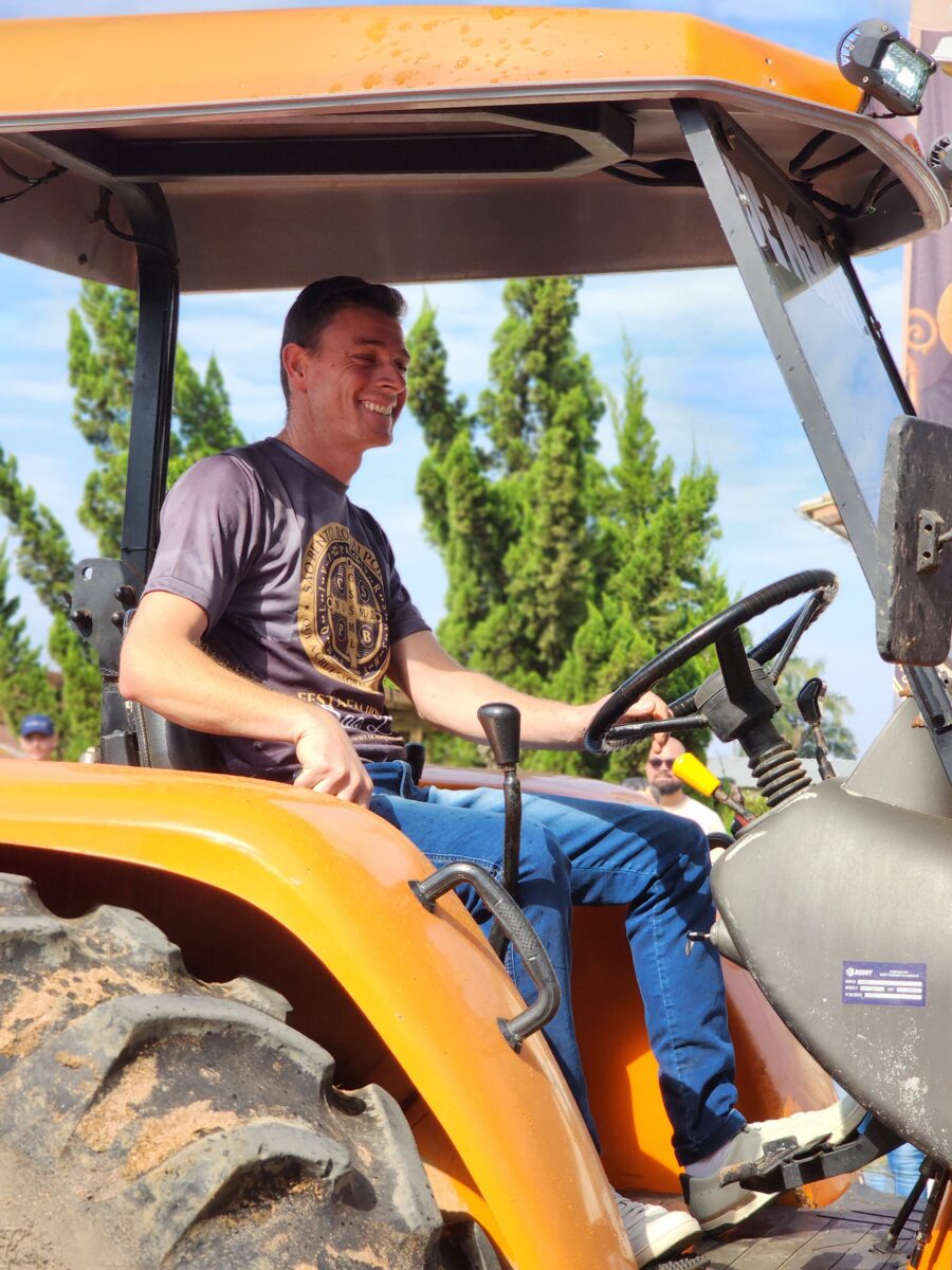 Quase 300 tratores participam do tradicional desfile de máquinas agrícolas em Nova Veneza 80 Quase 300 tratores participam do tradicional desfile de máquinas agrícolas em Nova Veneza