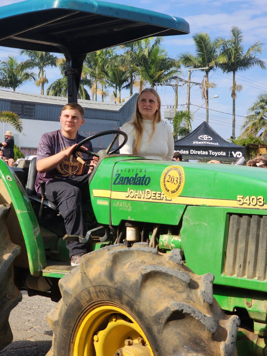 Quase 300 tratores participam do tradicional desfile de máquinas agrícolas em Nova Veneza 82 Quase 300 tratores participam do tradicional desfile de máquinas agrícolas em Nova Veneza